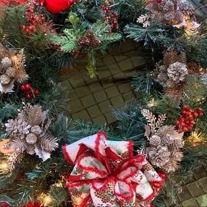 Handmade artificial red cardinal Christmas wreath 18 inches